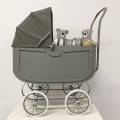 Wózek Doll Pram - VINTAGE GREY