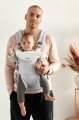 BABYBJORN - nosidełko Harmony 3D Mesh, Szary + śliniaczek do nosidełka Harmony