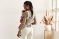 BABYBJORN - nosidełko Harmony 3D Mesh, Szary + śliniaczek do nosidełka Harmony