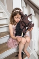 ASTRUP Koń na kiju z otwartą buzią HOBBY HORSE - BRĄZOWY