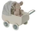 MAILEG Wózek i myszka dzidziuś - PRAM with BABY MINT