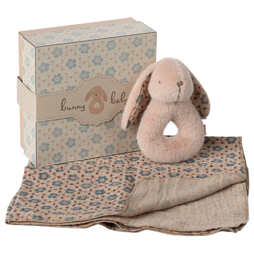MAILEG Zestaw prezentowy | grzechotka i pieluszka - BUNNY POWDER