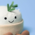 JELLYCAT Pluszowy zabawny ser 13cm - CAMEMBERT