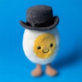 JELLYCAT Pluszowe jajko 16cm - PAN MŁODY