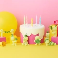 SMISKI Mini laleczka świecąca w ciemności - BIRTHDAY