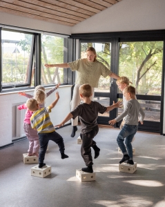 MODU Education set, duży – kreatywne klocki rozwijające motorykę dużą, sand grey / honey yellow